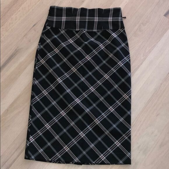 NWOT Black Gray/Pink Plaid High Waisted Skirt - Picture 3 of 7